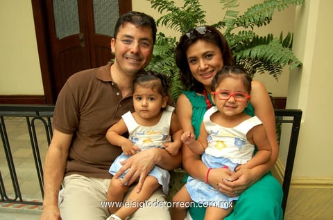 28052013 JUAN  Carlos, Mariana, Ana y Angélica.