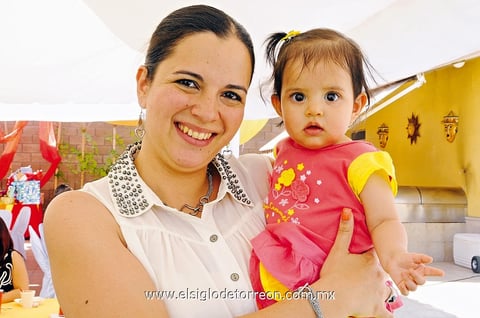 26052013 FESTEJO.  Paola y Ximena.