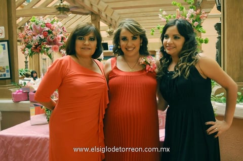 28052013 ADRIANA  Jáuregui en compañía de las organizadoras de su prenatal: Laura, Olivia, Silvia, Beatriz y Laura.