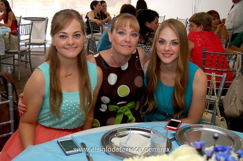 27052013 VICTORIA  y Laura.