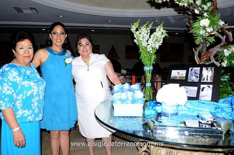 27052013 CLAUDIA  Castro de Lares con Angélica Castro y Anita de Lares.