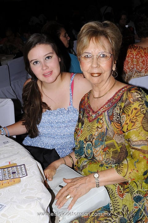 27052013 BINGO.  Perlita y Aurorita Máynez.