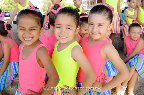 XIMENA,  Melany y Regina.