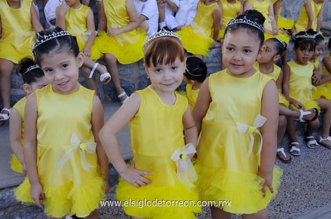 PAOLA,  Fátima y Victoria.