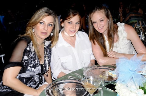 Astrid,  Anavilly y Paty.