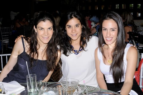Marisol,  Natalia y Mónica.