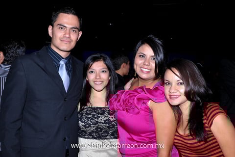 CLAUDIO MARTíNEZ,  Lilia Mata, Jazmín Anaya y Génesis Preza.