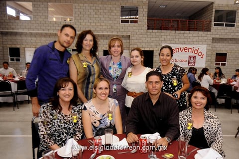 Fernando, Julie, Martha, María, Aracely, Rosy, Blanca, Alberto y Ángeles.