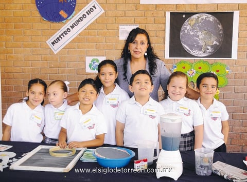 DIEGO,  Santiago, Rodrigo, Ximena, Alondra y Miss Nadia.