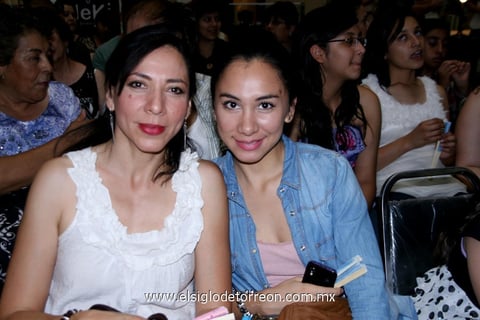 Paola  Velázquez y Vicky Camacho.