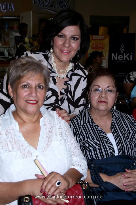 Rosy  Castro, Griselda Castro y Mayela Lozano.