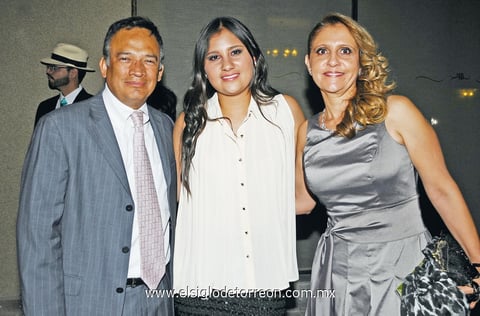 Óscar, Rebeca y Consuelo.