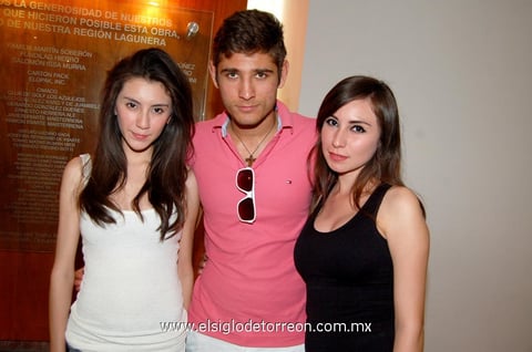 MARTHA,  Víctor y Lluvia.