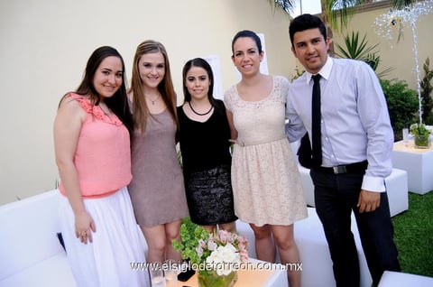 GUSTAVO,  Jesús y Patricia.
