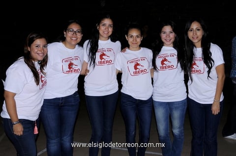 Valeria, Karen, Beatriz, Monse y Alejandra.