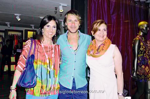 CON CARLOS GASCóN.  Nadia y Nuri.