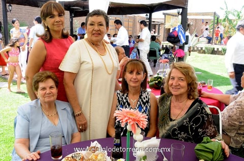 Macarena,  Mónica, Lorena, Mara, Gaby, Paulette, Ana Sofía y Mary Tere.