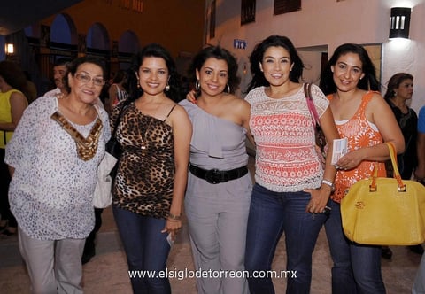Irma,  Catalina, Estela, Adriana y Keta.