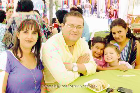 Cecilia Rodríguez, Israel Hernández, Cristina Aguilar, Valeria Villegas y Regina Camarena.