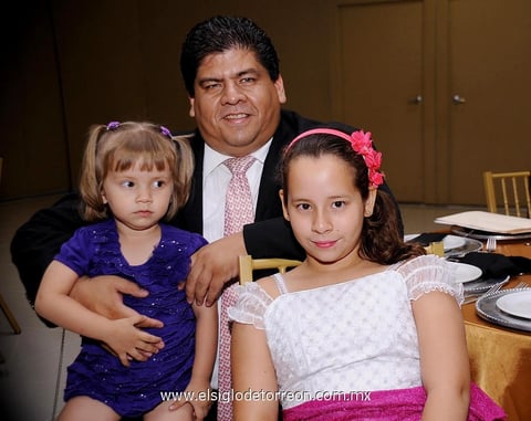 ANA KARINA,  Ricardo y Paola Ruiz.
