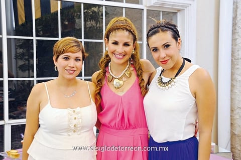 PALOMA,  Marisela y Bety.