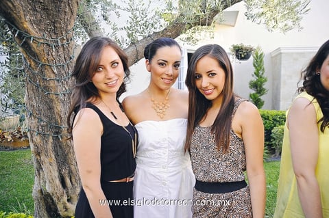PAOLA,  Margarita y Paty.