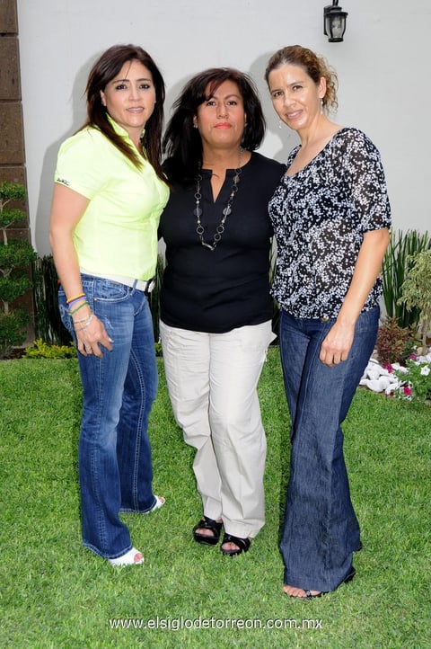 Carmen, Laura y Aracely.