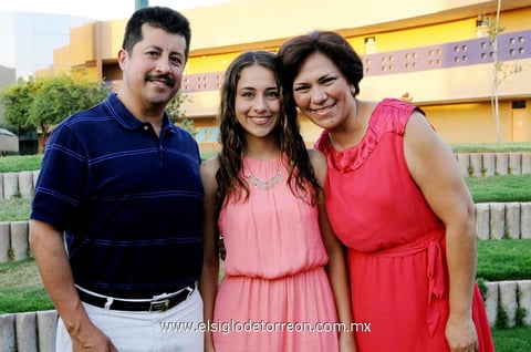 ÉDGAR,  Emma y Vero.