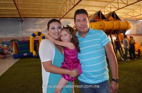PERLA  Renteria, Camila Campos y Adolfo Campos.