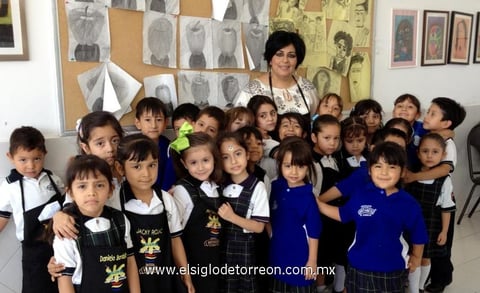 LOS NIñOS  de kínder, mostraron su talento.