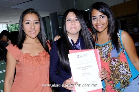 MóNICA ORONA,  Anahí Mena y Ángela Segura.
