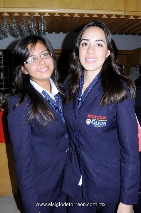 MELISSA GUZMáN  y Sofía Reséndez.