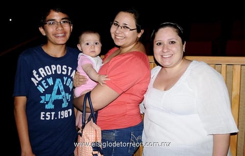 CARLOS,  Ruth, María Julia y María Fernanda.
