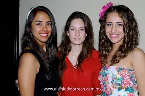 BEGO,  Valeria y Gina.