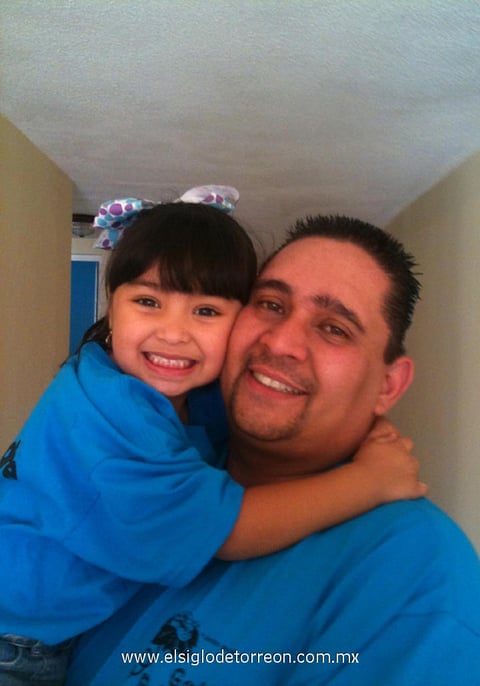 MAYTé  Raela Márquez Llamas con su papá Víctor Hugo Márquez.