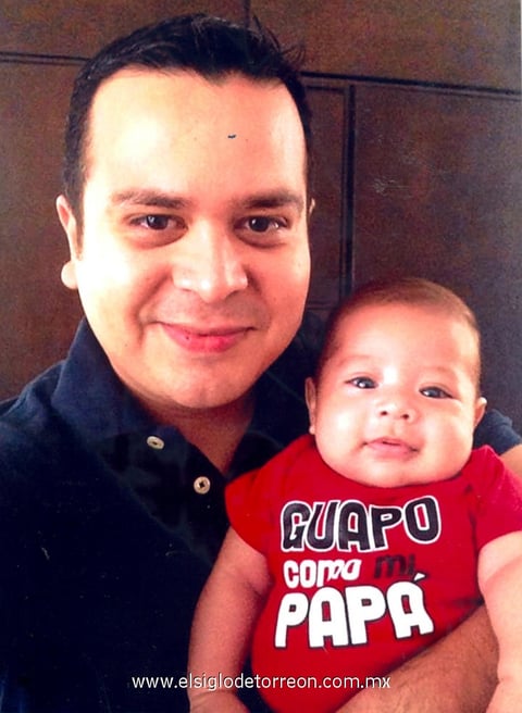 OMAR  Alonso Rodríguez, con su pequeño Matías Alonso Anguiano.