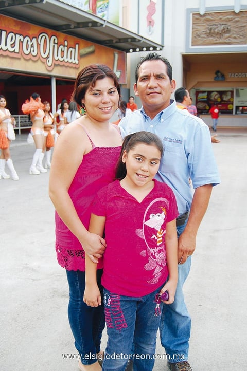 EN EL BEIS.  Mague, Fernando y Sara.
