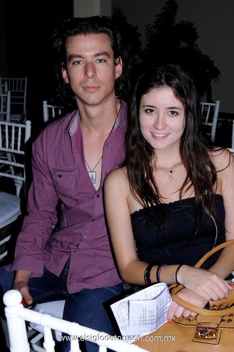 ENRIQUE CAMPA  y Karla López.