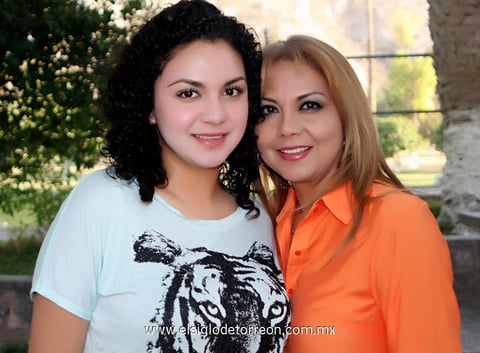 LUCY  y Ana Karen en pasado convivio.