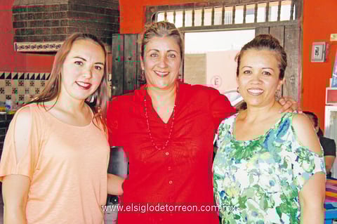 AMIGAS.  Marcia, Maye y Laura.