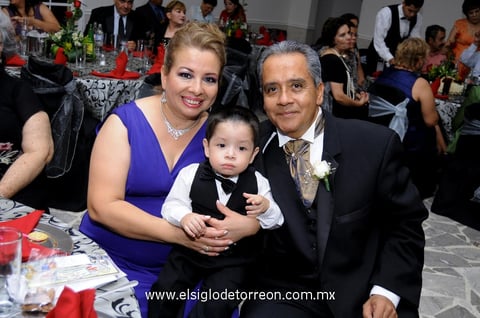 EN FAMILIA.  Blanca, Matías y Fernando.