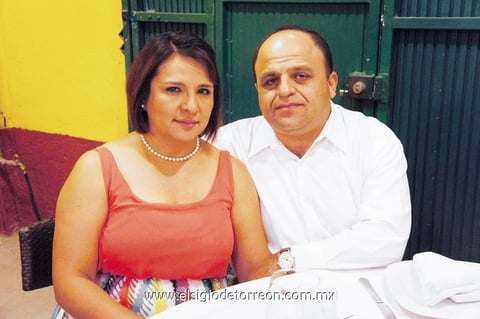 Genoveva Monsiváis y Edson Calderón.