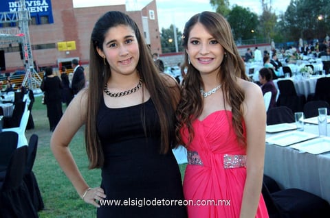 ANDREA  y Valeria.