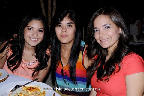 BERENICE MEZA,  Ileana Macías y Cheyene Serrano.