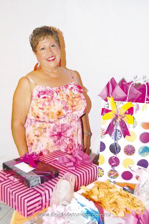 CUMPLEAñOS.  Rosa Irma Flores.