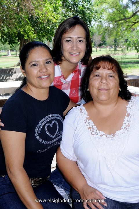 VERO,  Lupita y Sonia.
