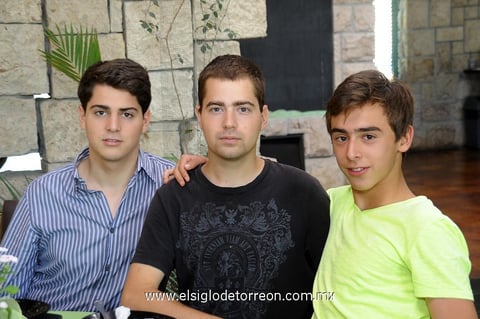 JORGE , Bernardo y Roberto García Colores.