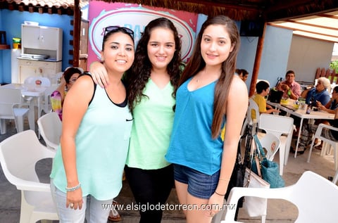 NORMA,  Liliana y Victoria.
