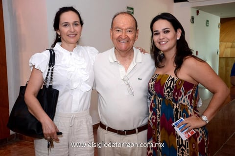 MóNICA,  José María y Marcela.