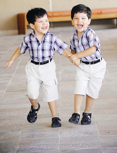 GEMELITOS.  Sebastián y Santiago Sánchez Ortega.